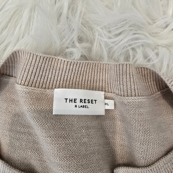 Reset R label sweater - Picture 2 of 2
